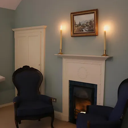 Вилла South Hill House *